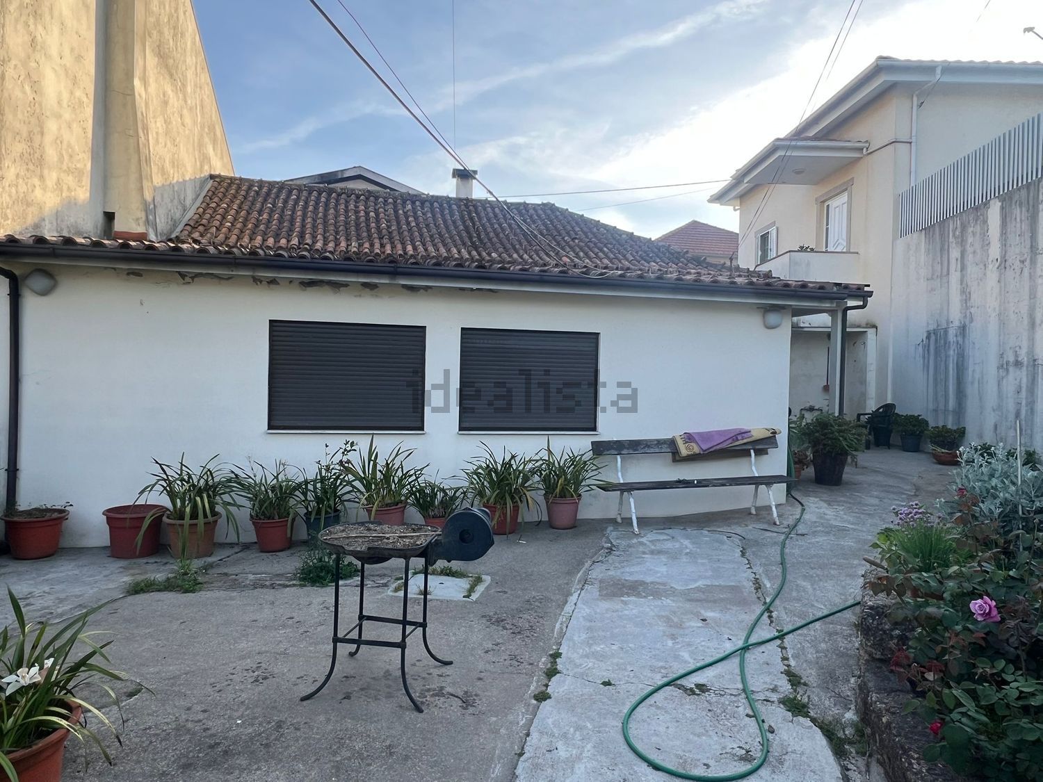 小楼房或独栋别墅出售在Avenida Ponte das Traves, 49 - 外立面