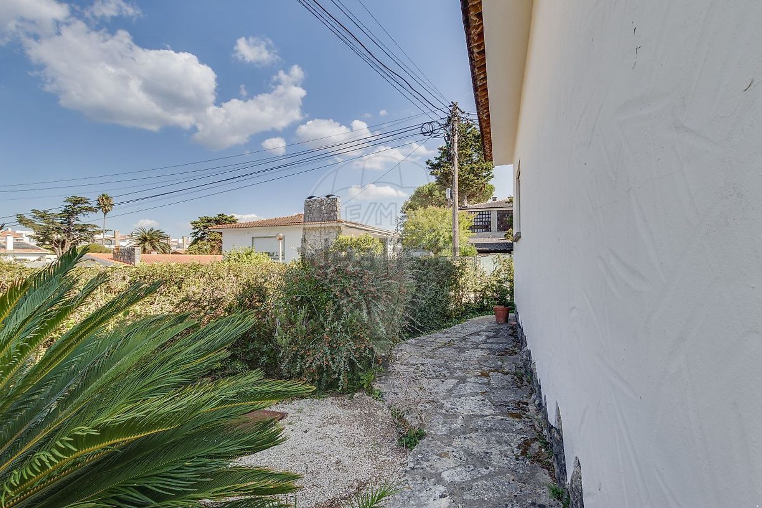 小楼房或独栋别墅出售在Rua Mouzinho de Albuquerque - 外立面