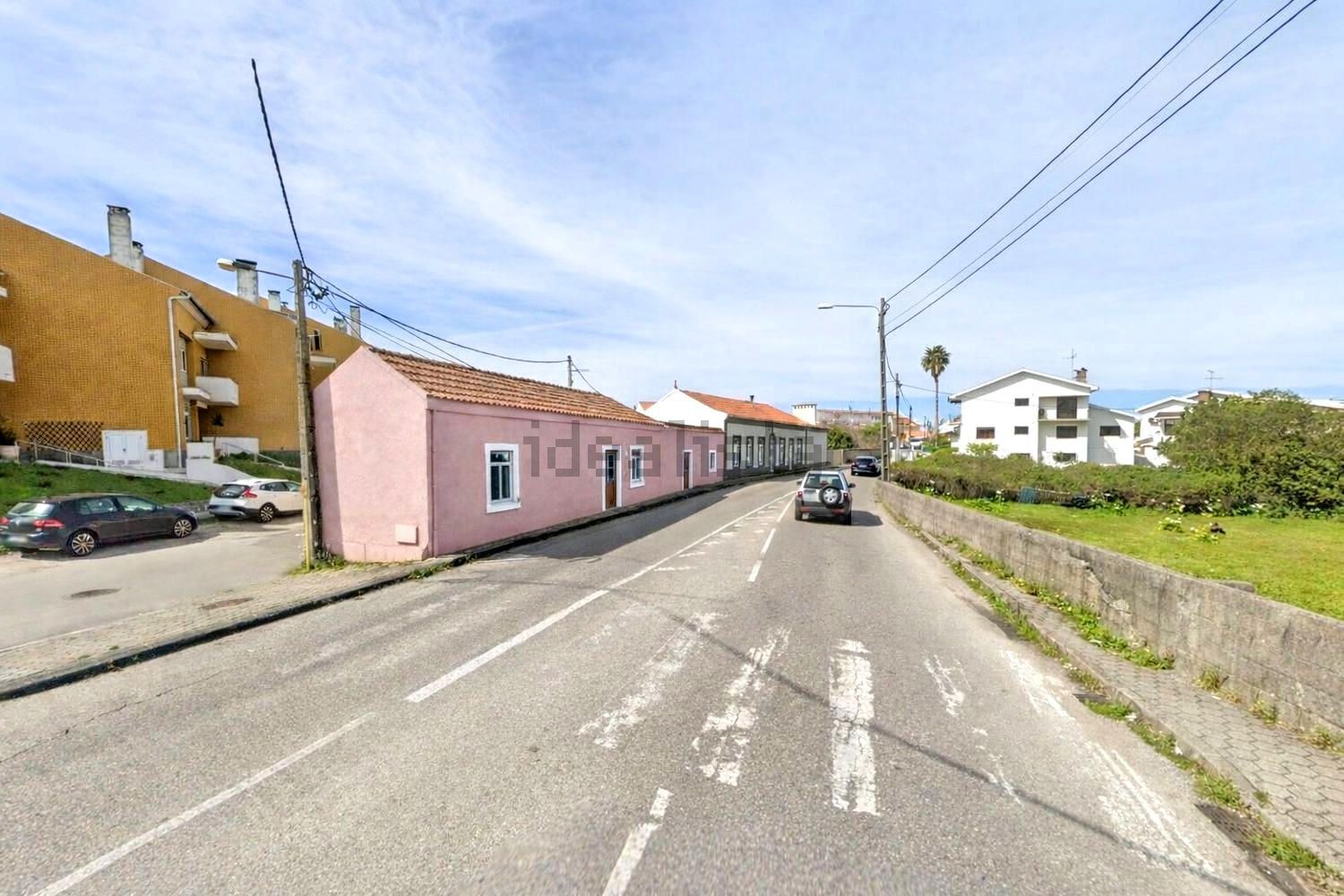 小楼房或独栋别墅出售在 Esgueira - 外立面