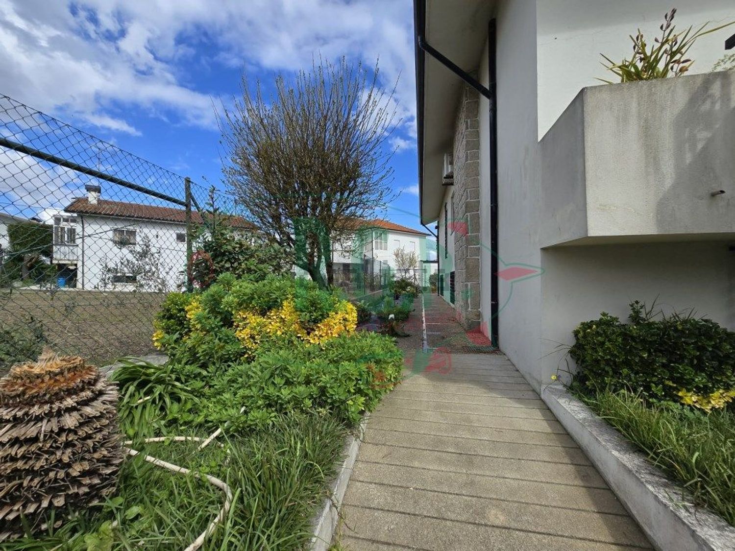 小楼房或独栋别墅出售在 Centro de Gondomar - 外立面