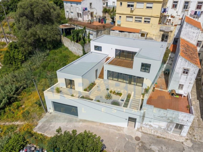 小楼房或独栋别墅出售在 Santiago Sesimbra
