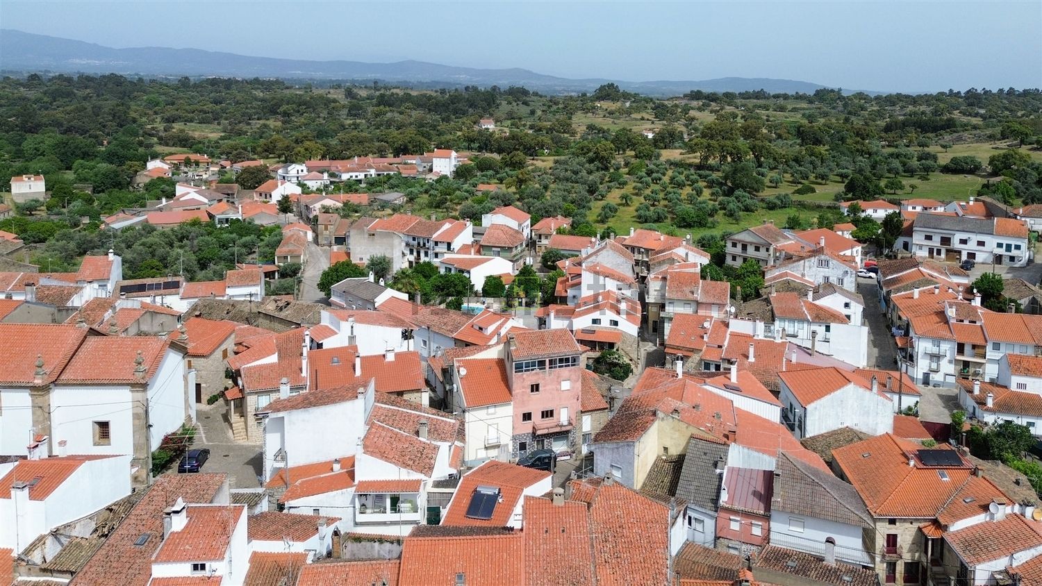 小楼房或独栋别墅出售在 São Miguel de Acha - 照片