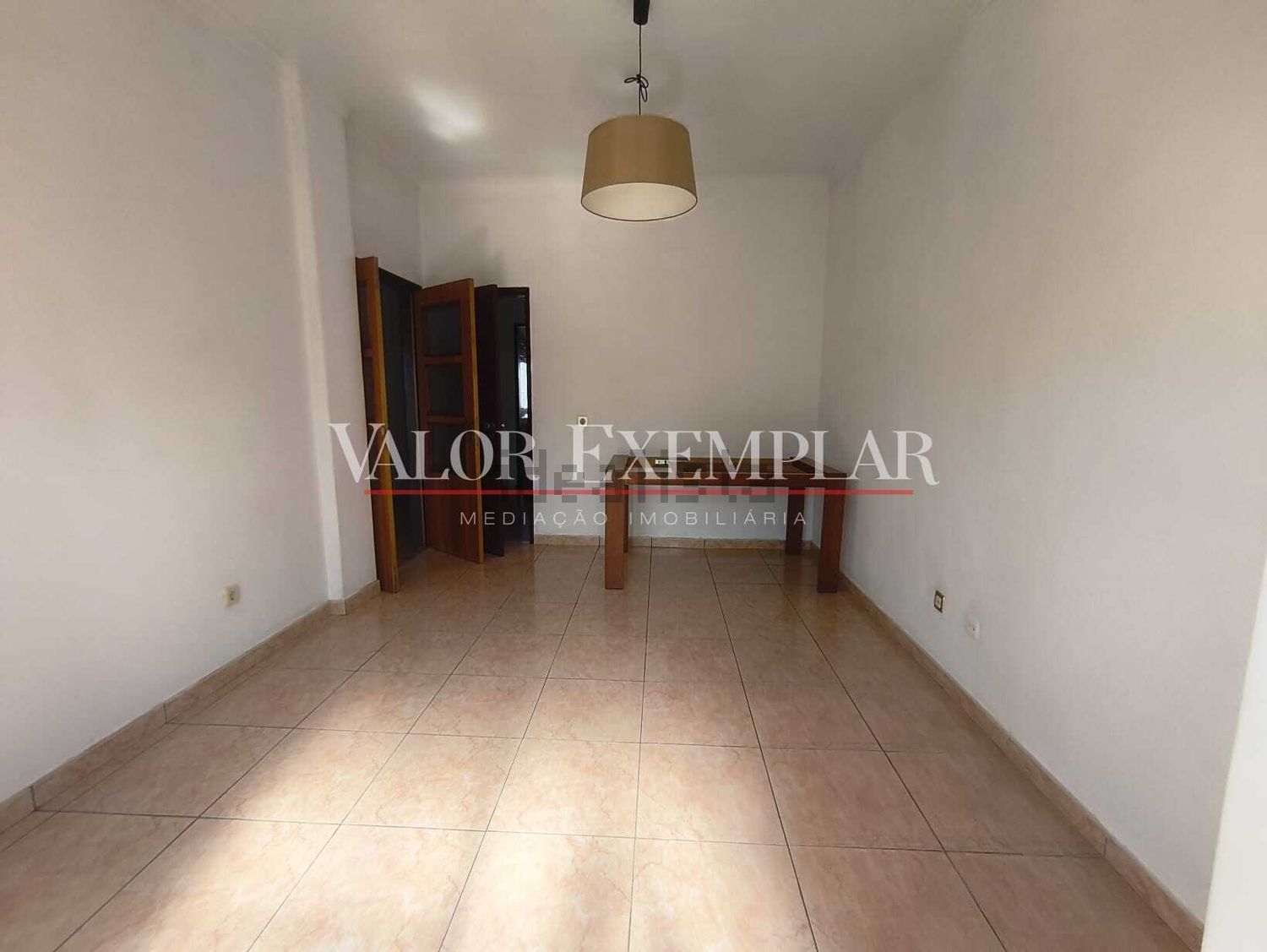 公寓 t2出售在 Torre da Marinha - 客厅
