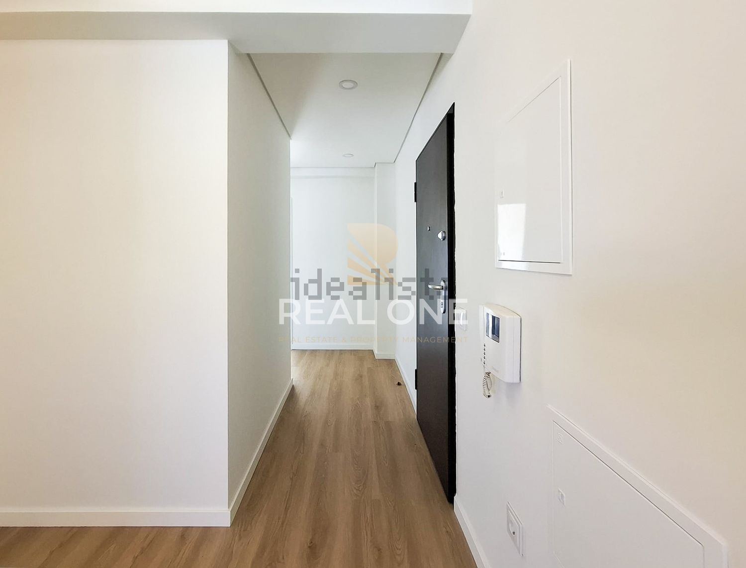 公寓 t3出售在Avenida José da Costa Mealha, 82 - 过道