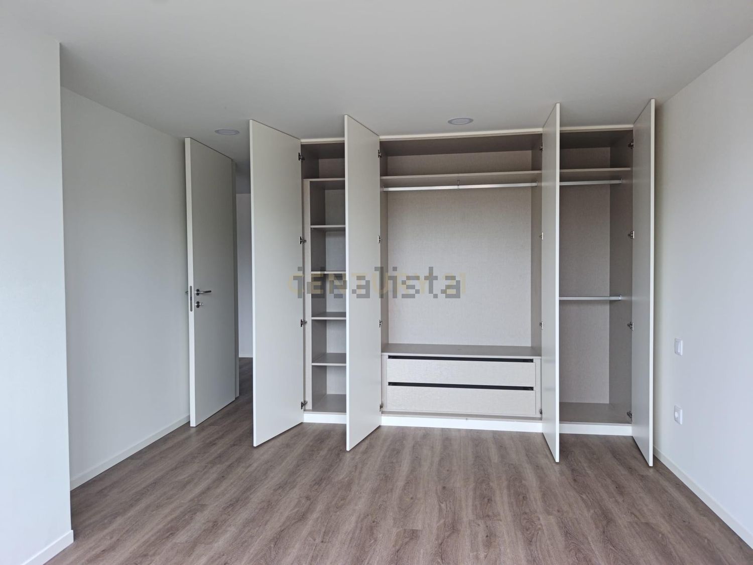 复式公寓出售在Rua Conde de Bertiandos, 317 - 试衣间