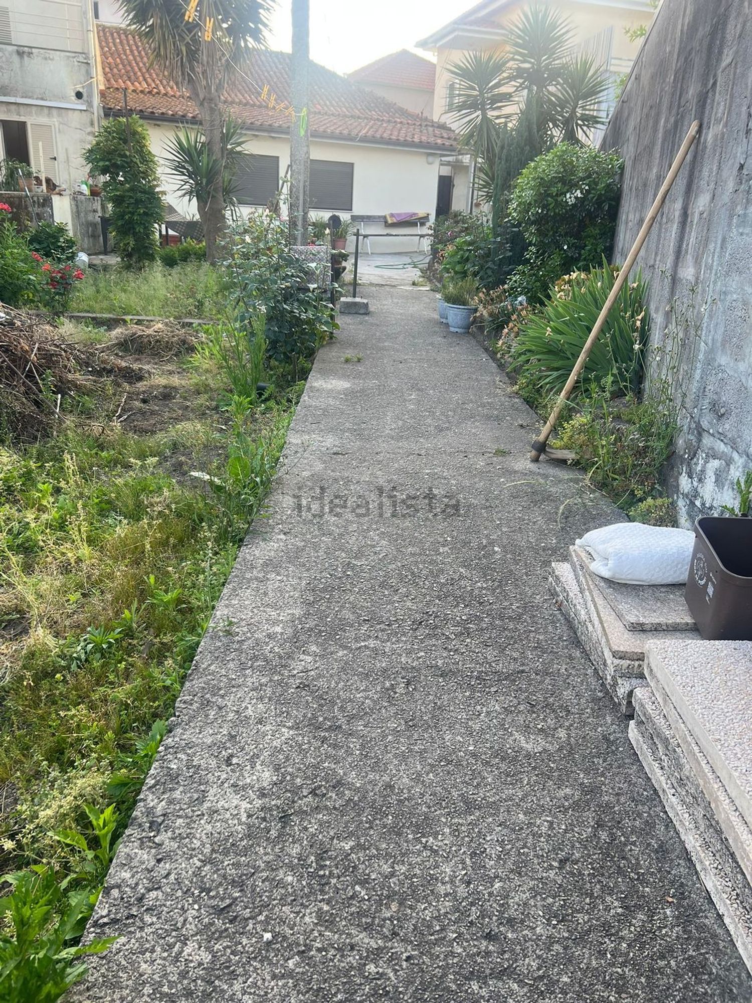 小楼房或独栋别墅出售在Avenida Ponte das Traves, 49 - 花园
