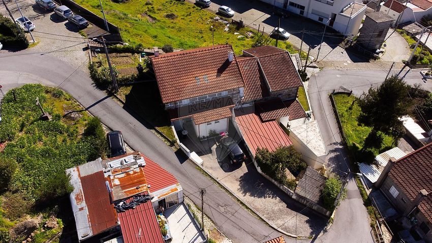 小楼房或独栋别墅出售在Rua da Santa Teresinha