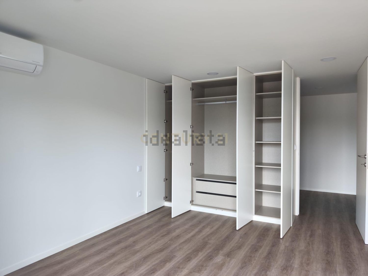 复式公寓出售在Rua Conde de Bertiandos, 317 - 试衣间