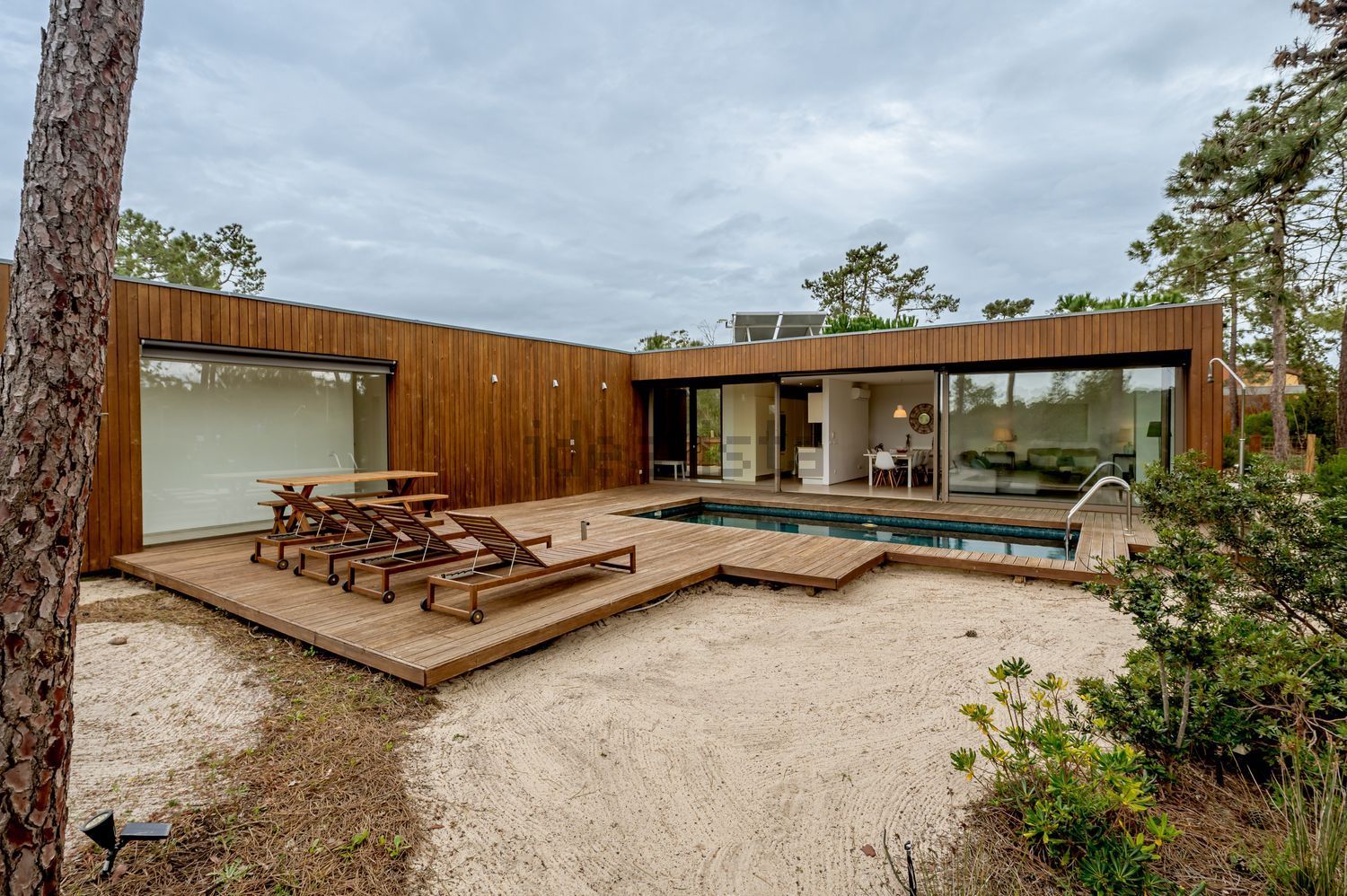 小楼房或独栋别墅出售在 Via Longitudinal de Tróia - Estrada Nacional 253, 1 - 花园