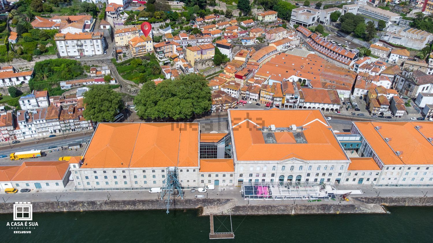 双拼别墅出售在 União das Freguesias de Cedofeita, Santo Ildefonso, Sé, Miragaia, São Nicolau e Vitória - 视线