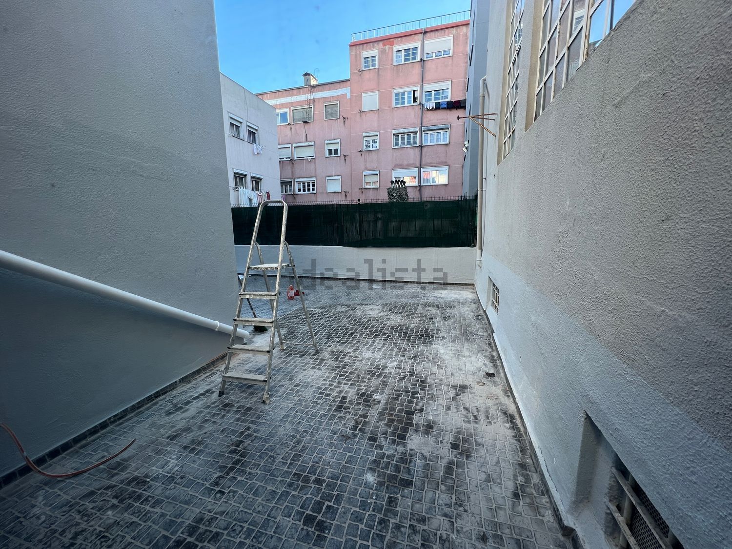 出租公寓 t2在Rua António Maria Pais, 11 - 阳台