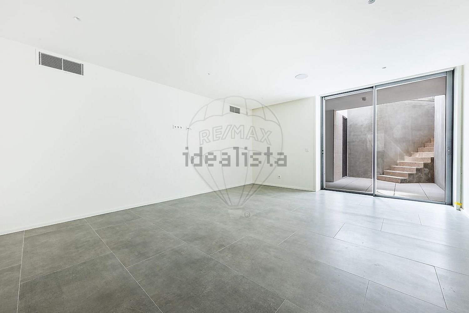 小楼房或独栋别墅出售在Avenida 25 de Abril - 居住