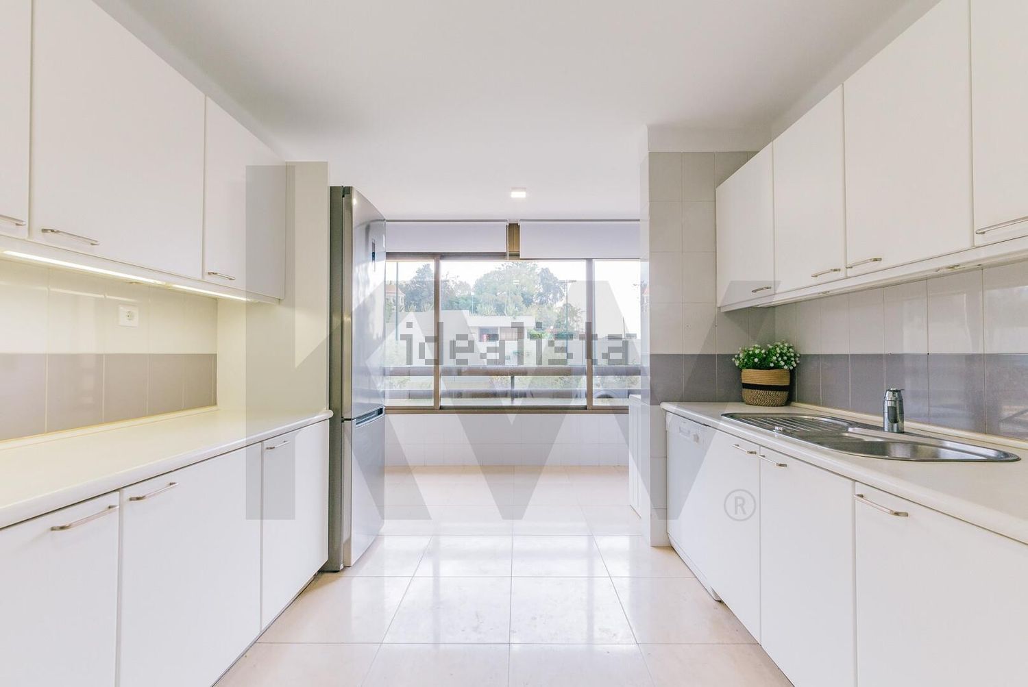 公寓 t4出售在Avenida das Forças Armadas - 厨房