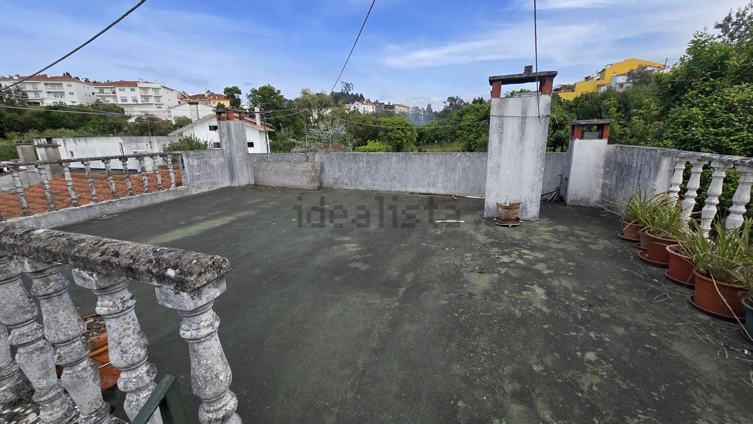 小楼房或独栋别墅出售在Rua 1º de Maio, 35 - 阳台