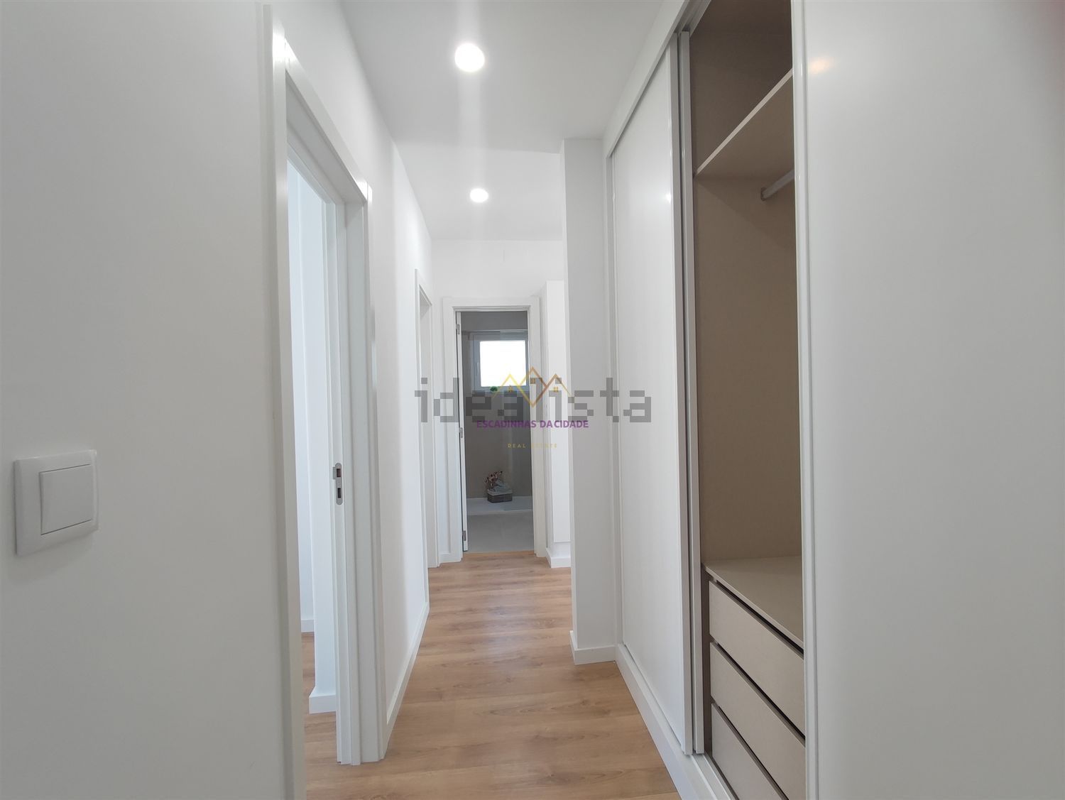 公寓 t3出售在Avenida do Uruguai - 过道