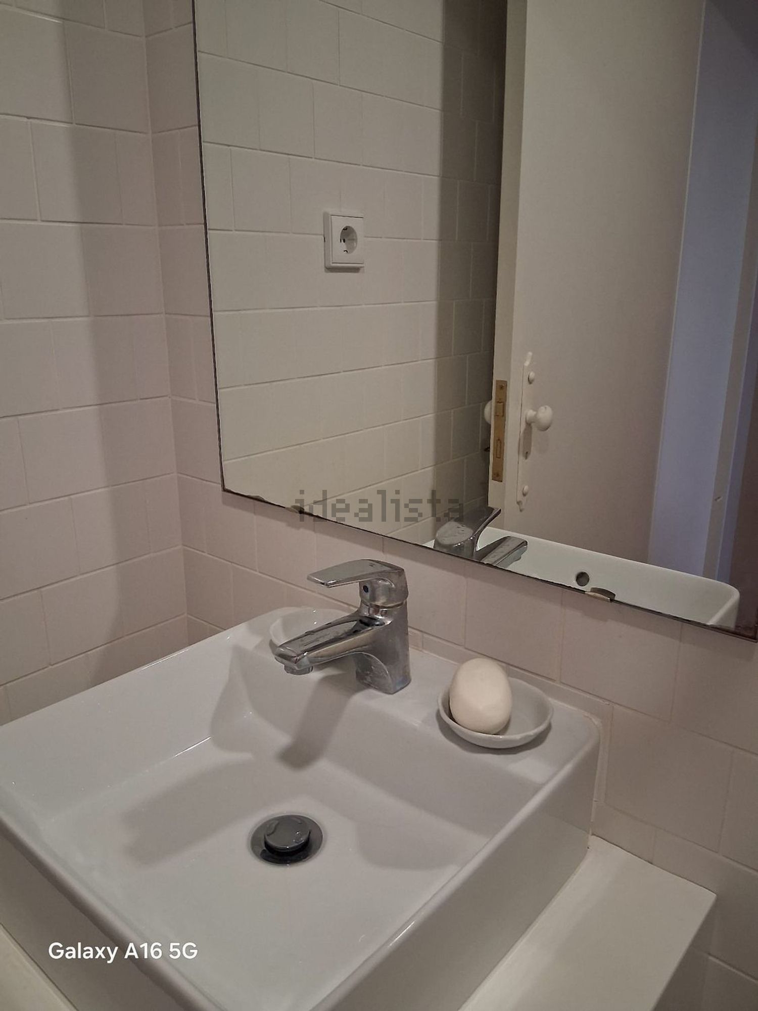 T0（单人公寓）出售在Rua de António Granjo, 280 - 卫生间