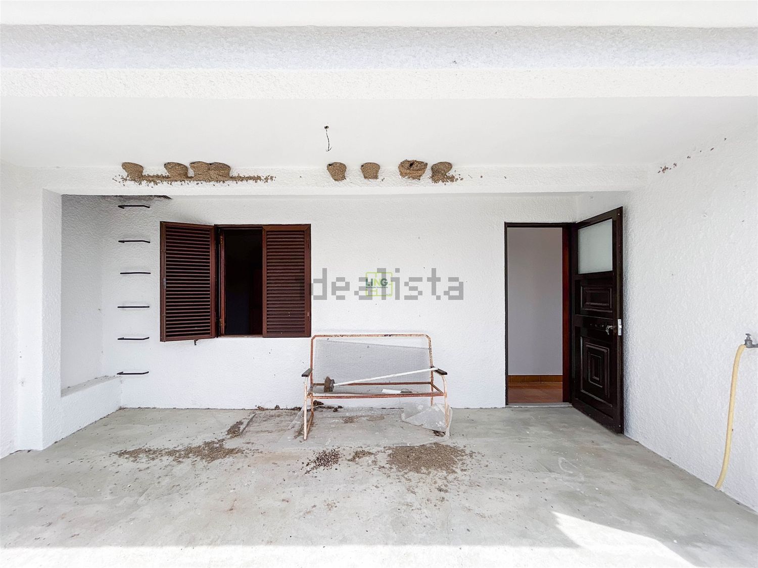 小楼房或独栋别墅出售在 São Miguel de Acha - 前厅