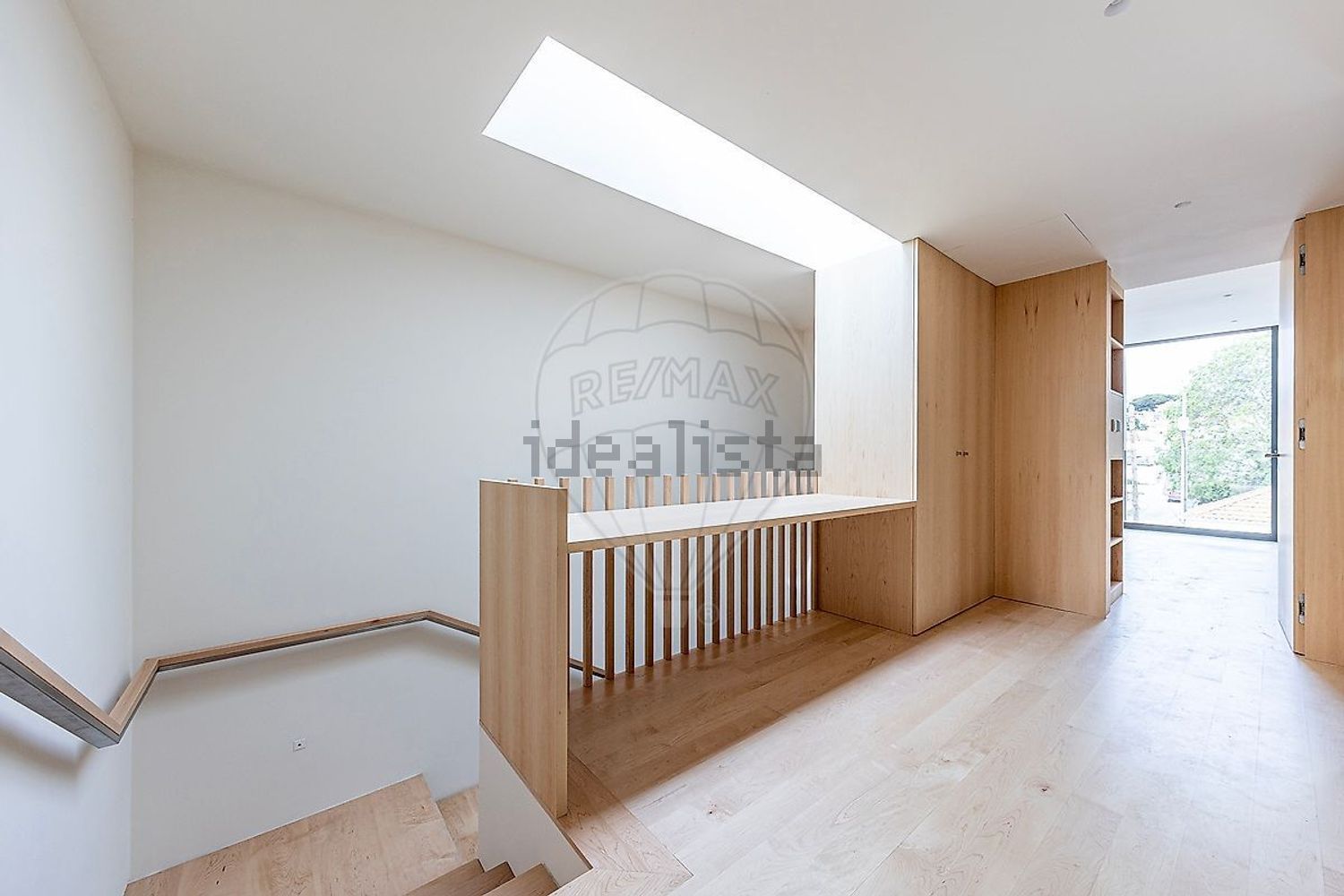 小楼房或独栋别墅出售在Avenida 25 de Abril - 照片