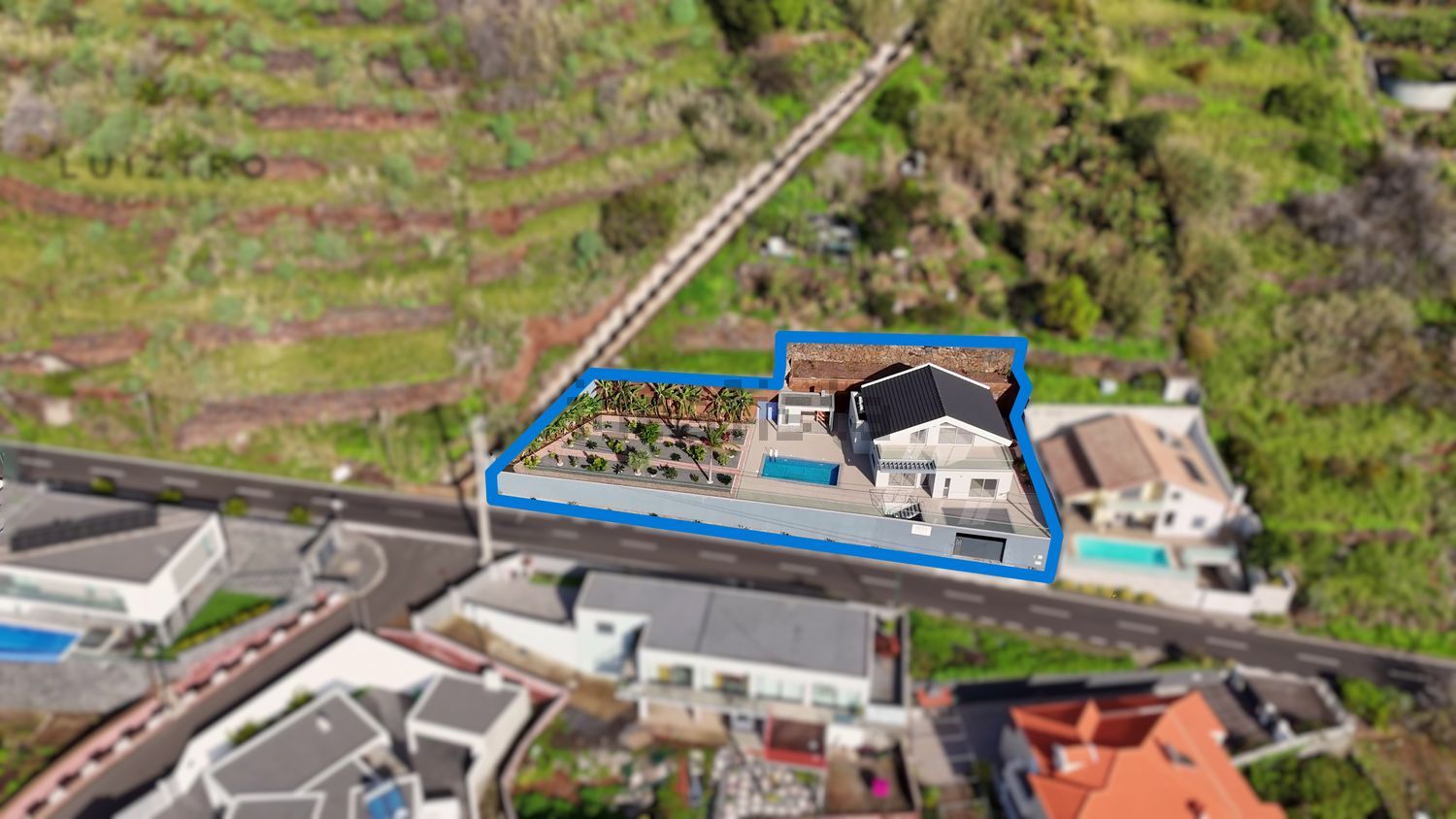 小楼房或独栋别墅出售在Estrada regional - 外立面