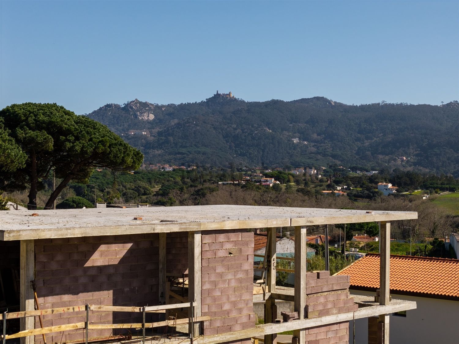 小楼房或独栋别墅出售在Rua Alto do Pedregal, 6 - 视线