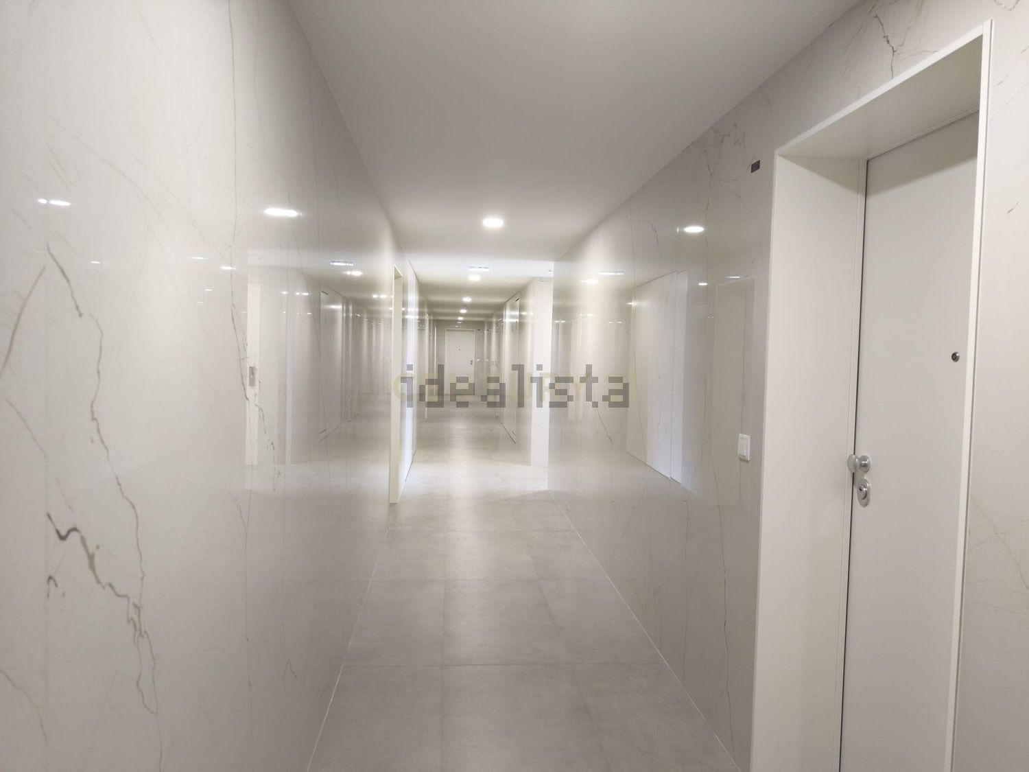 复式公寓出售在Rua Conde de Bertiandos, 317 - 过道