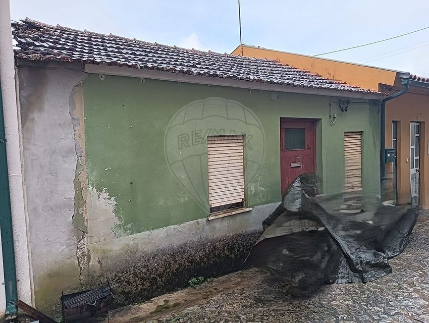 小楼房或独栋别墅出售在Rua José da Cunha