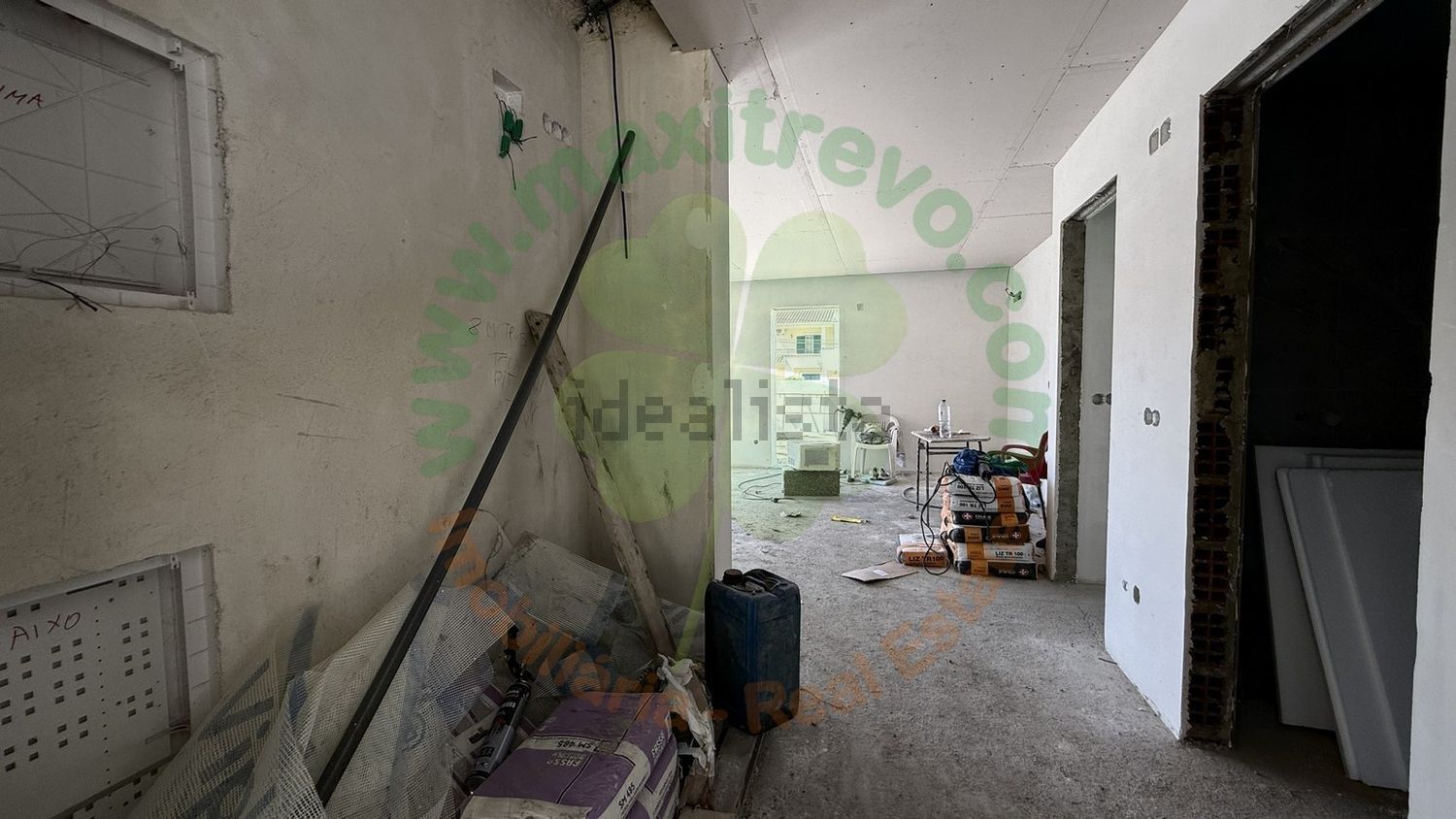 小楼房或独栋别墅出售在 Aroeira Central - 照片