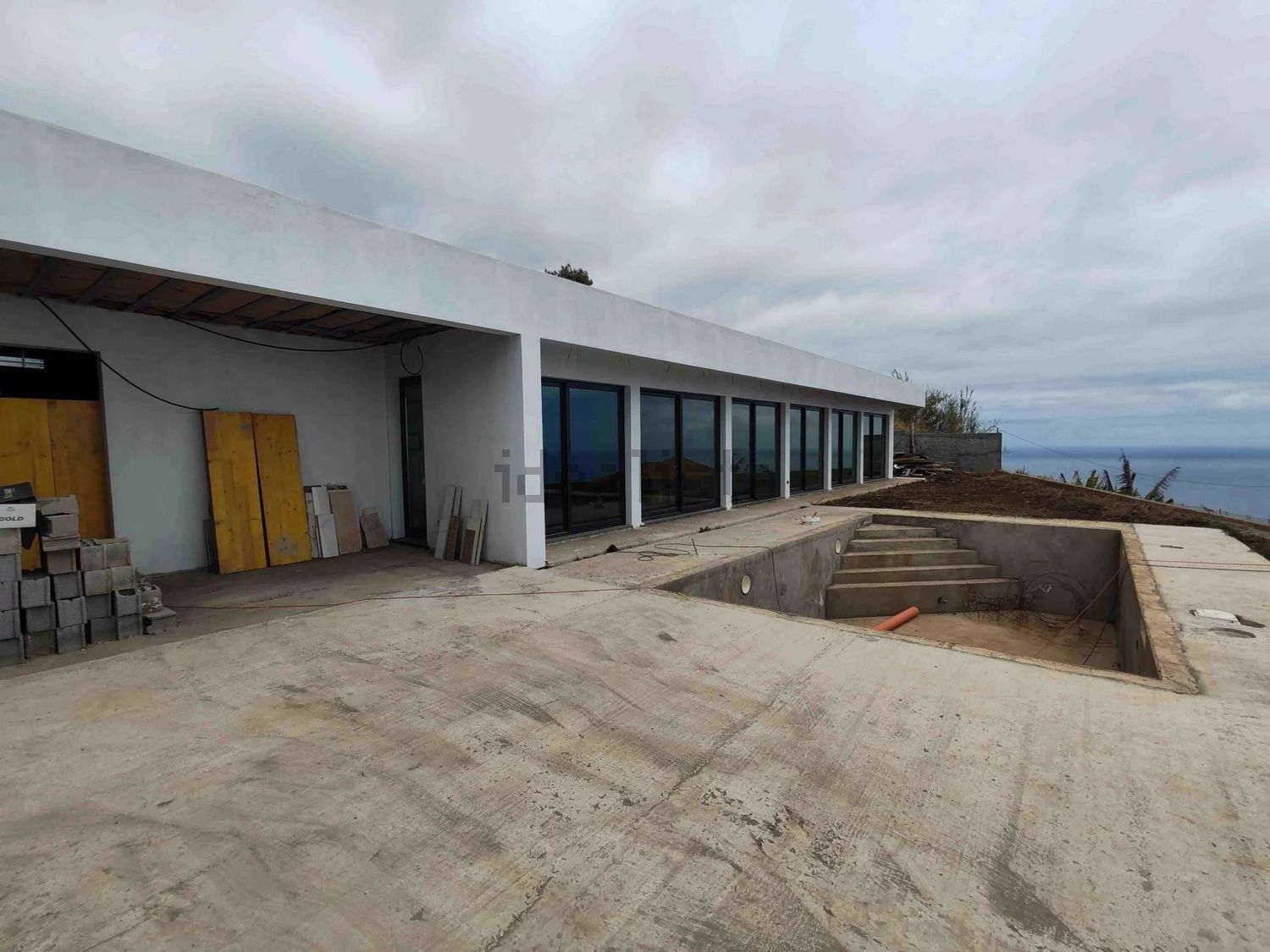 小楼房或独栋别墅出售在 Ribeira Brava - 外立面