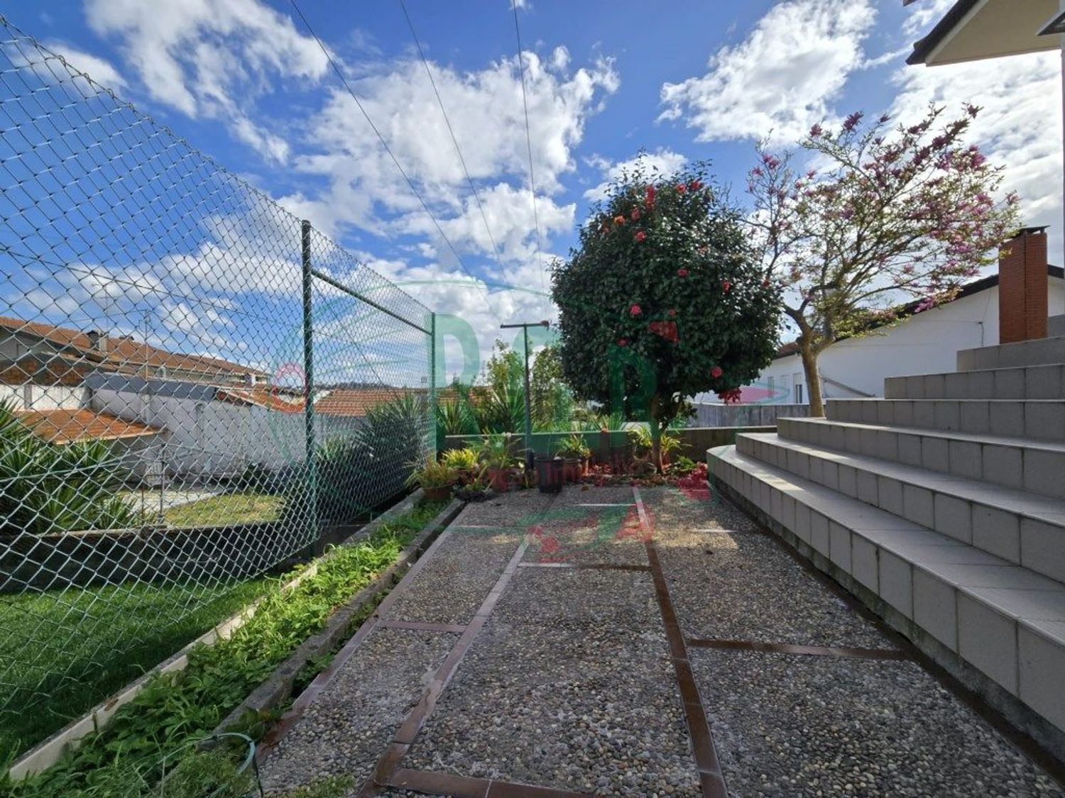 小楼房或独栋别墅出售在 Centro de Gondomar - 花园