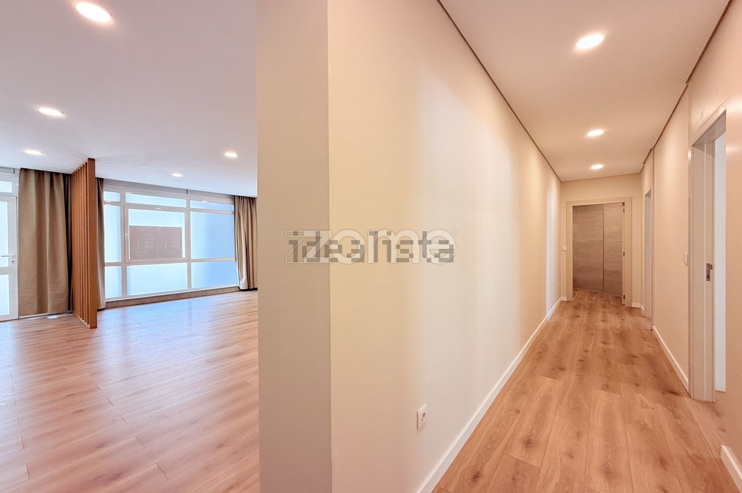 公寓 t3出售在Rua Lino José de Sousa Ferreira, 1010 - 过道