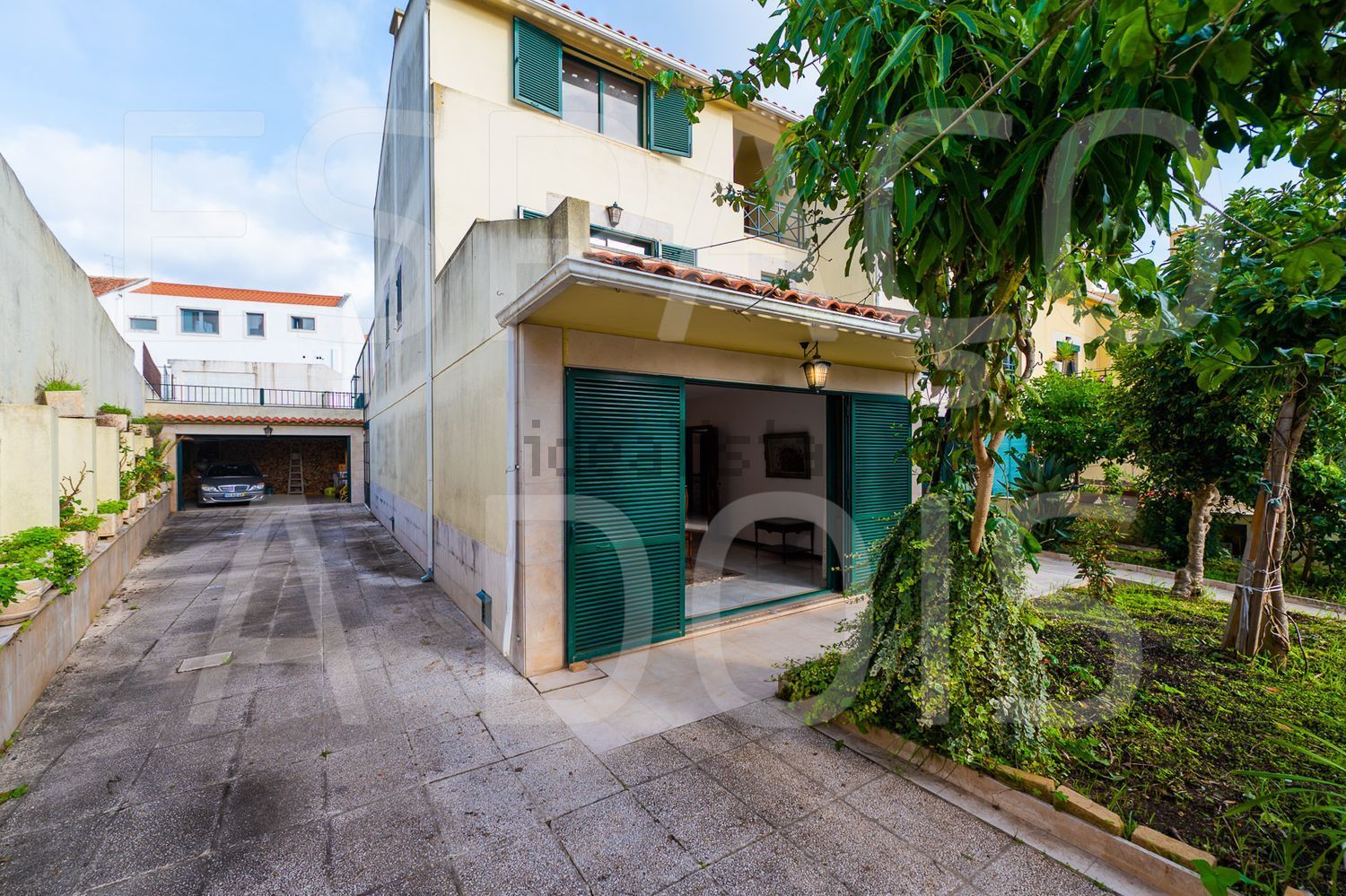 双拼别墅出售在 Massamá - 外立面