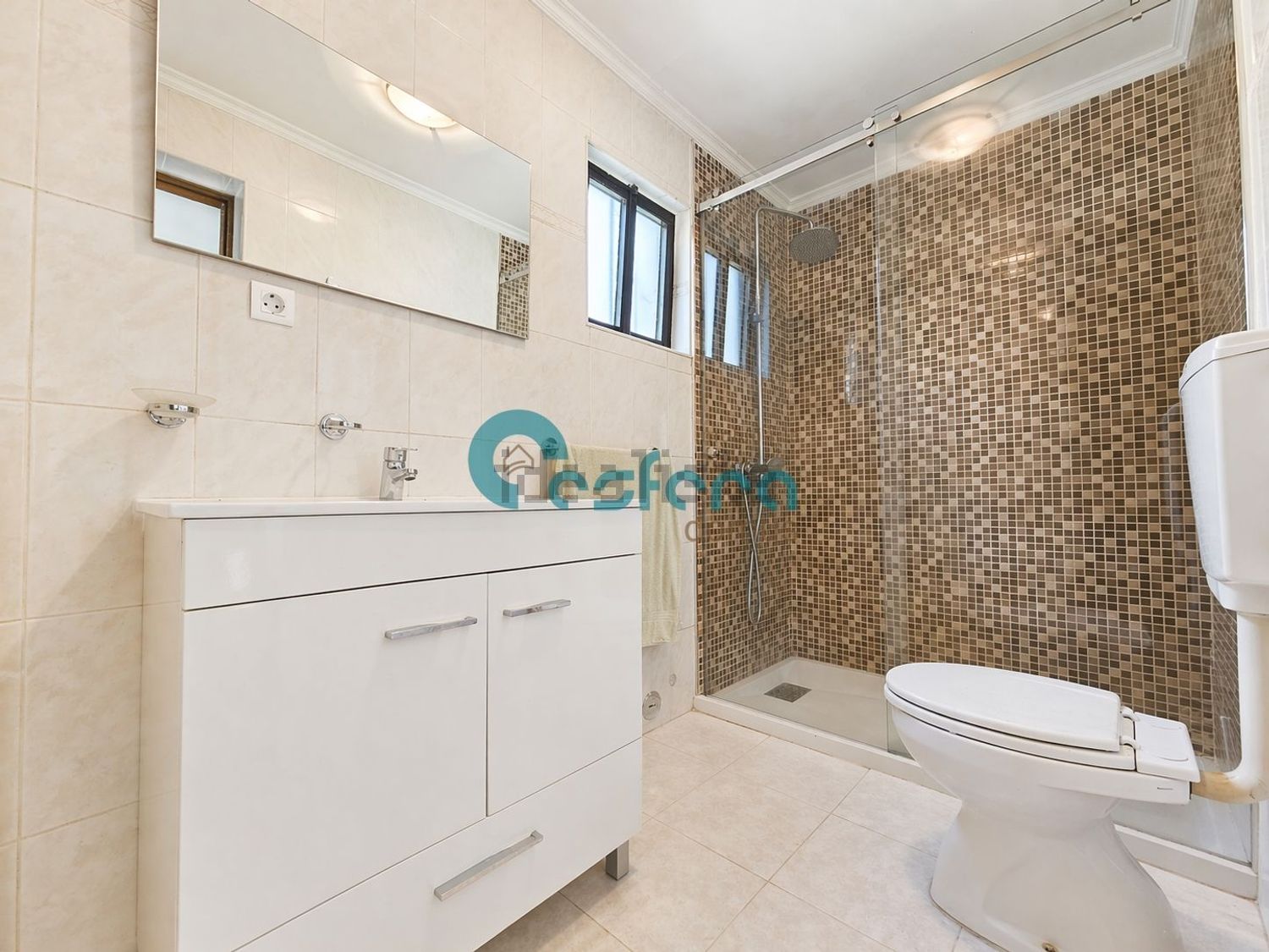 小楼房或独栋别墅出售在Rua Atafona, 235 - 卫生间