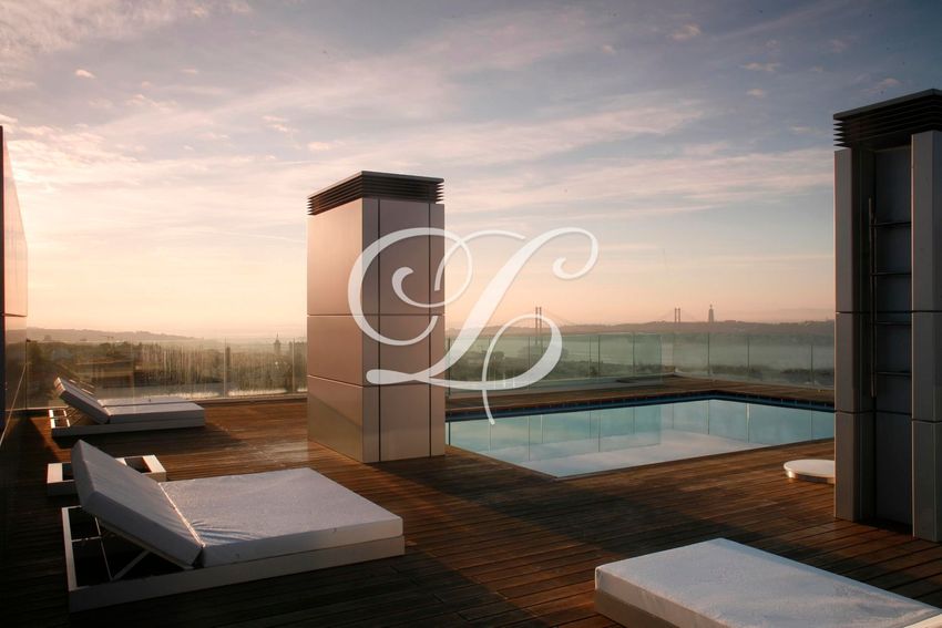 公寓 t4出售在 Restelo