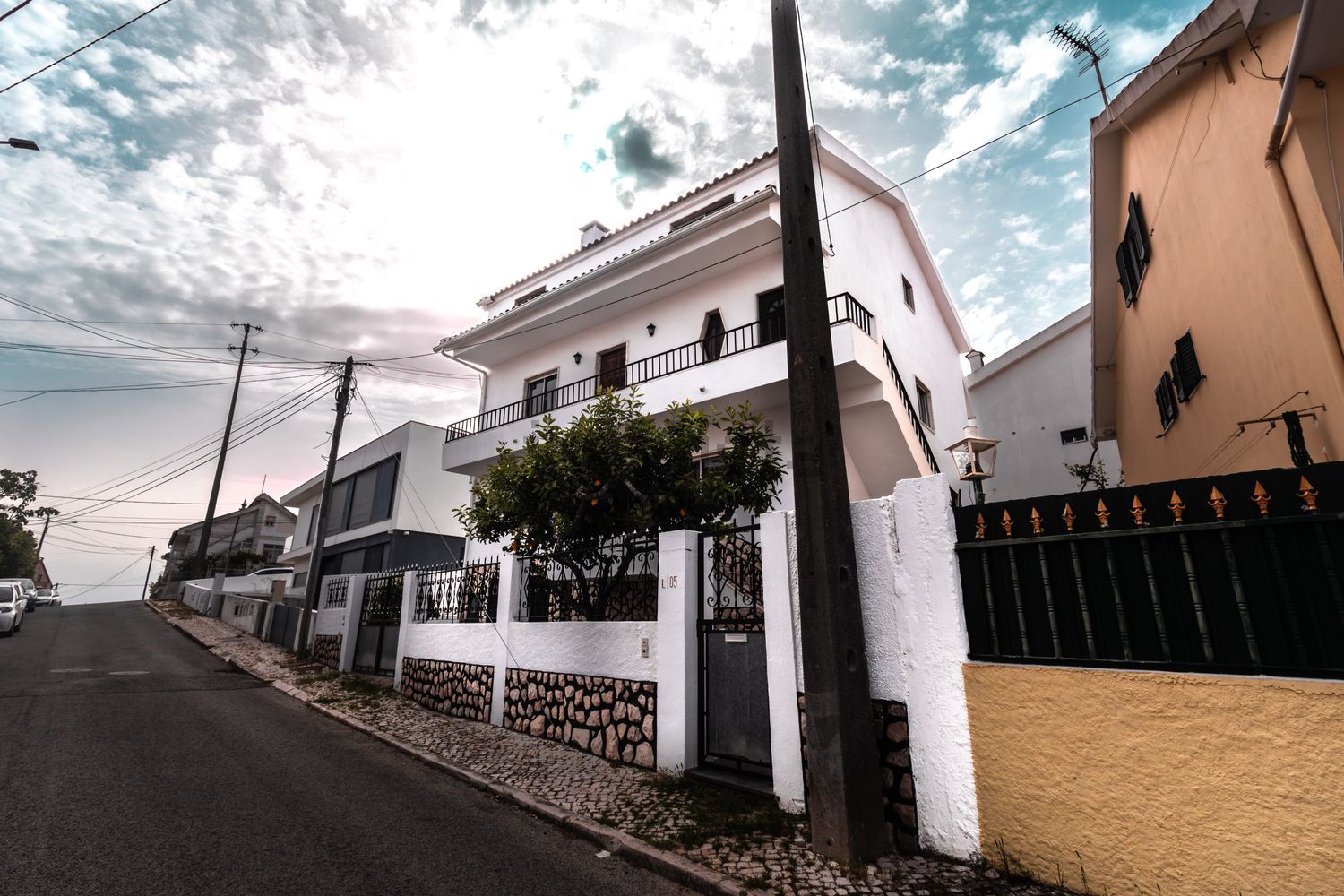 小楼房或独栋别墅出售在Rua Soares dos Reis, 9 - 外立面