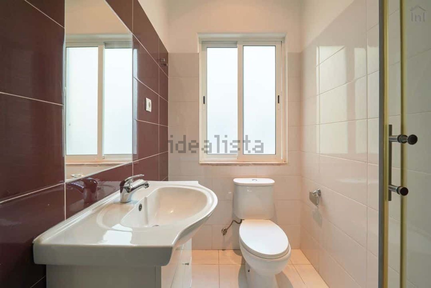 出租房间在Avenida Almirante Reis, 219 - 卫生间