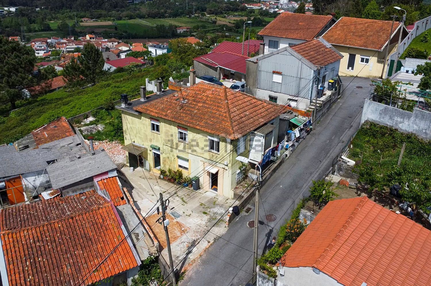 小楼房或独栋别墅出售在 Calçada Capitão Aires Martins, 73 - 视线