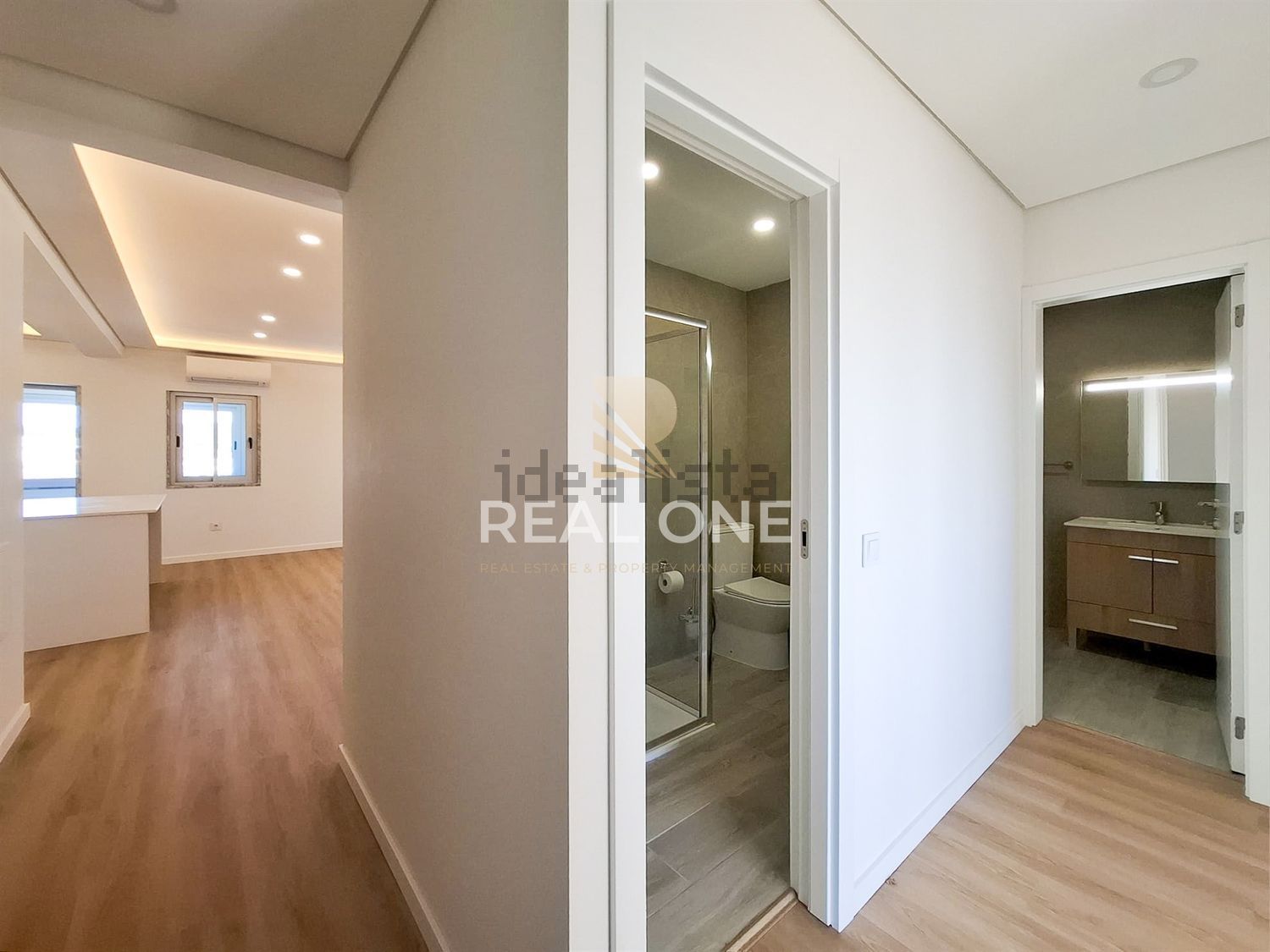 公寓 t3出售在Avenida José da Costa Mealha, 82 - 过道