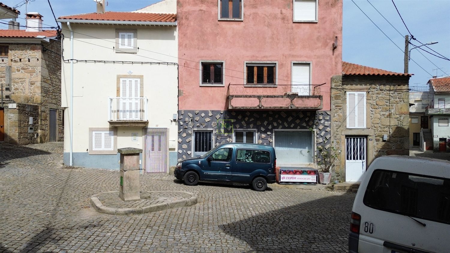 小楼房或独栋别墅出售在 São Miguel de Acha - 视线