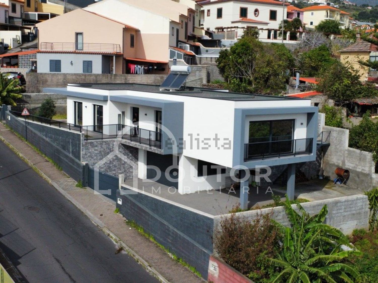 小楼房或独栋别墅出售在 Gaula - 外立面