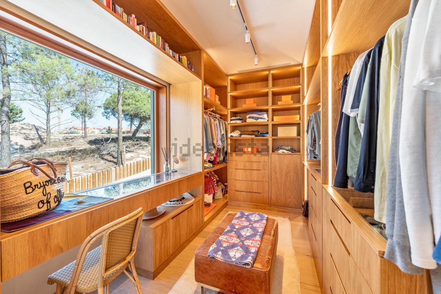 小楼房或独栋别墅出售在Alameda das Praias C14 - 试衣间