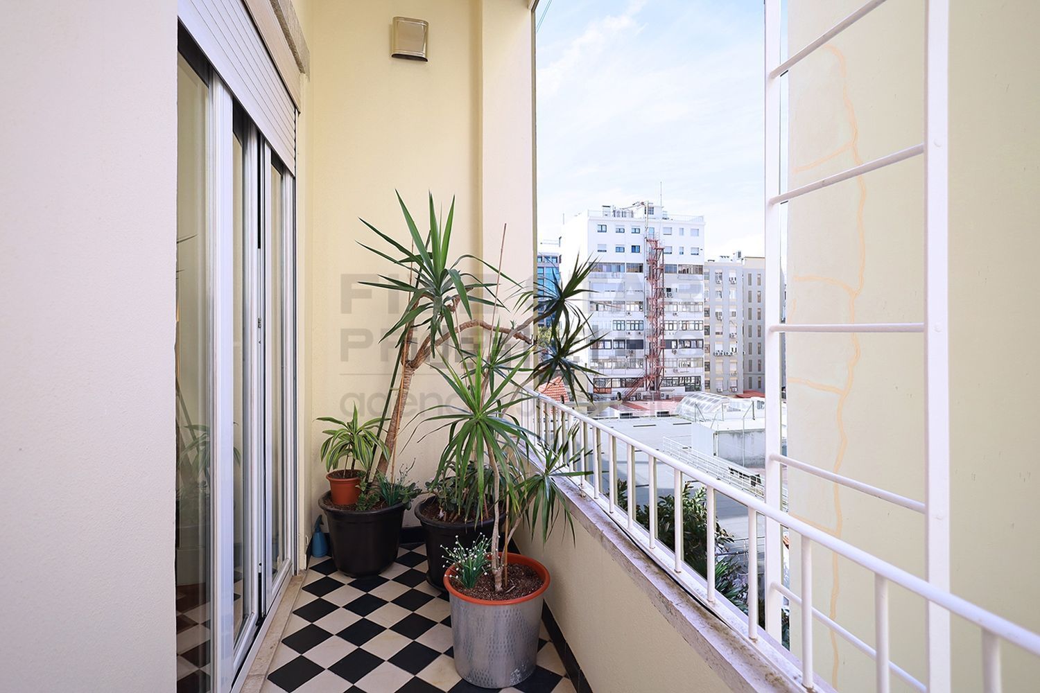 公寓 t4出售在Avenida Visconde de Valmor, 20 a - 阳台