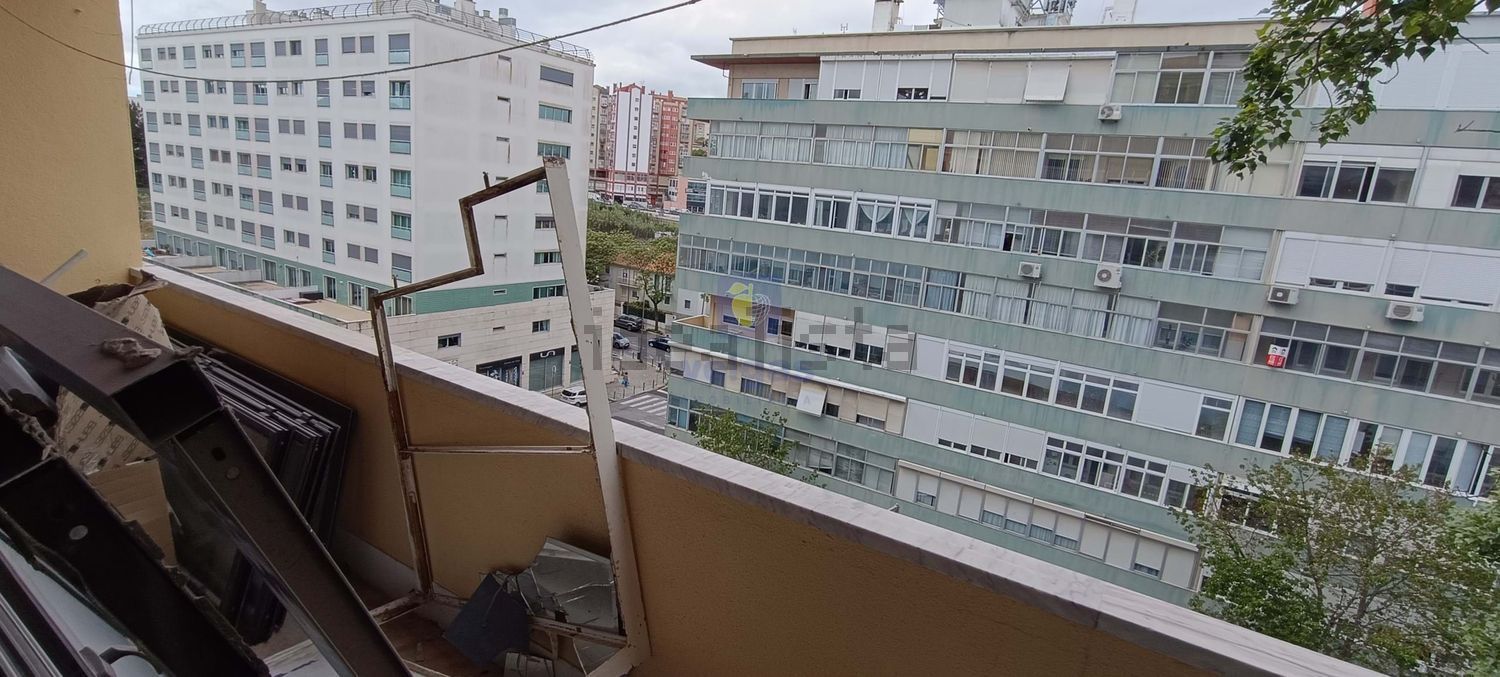 公寓 t3出售在 Bairro de Santa Cruz - 阳台