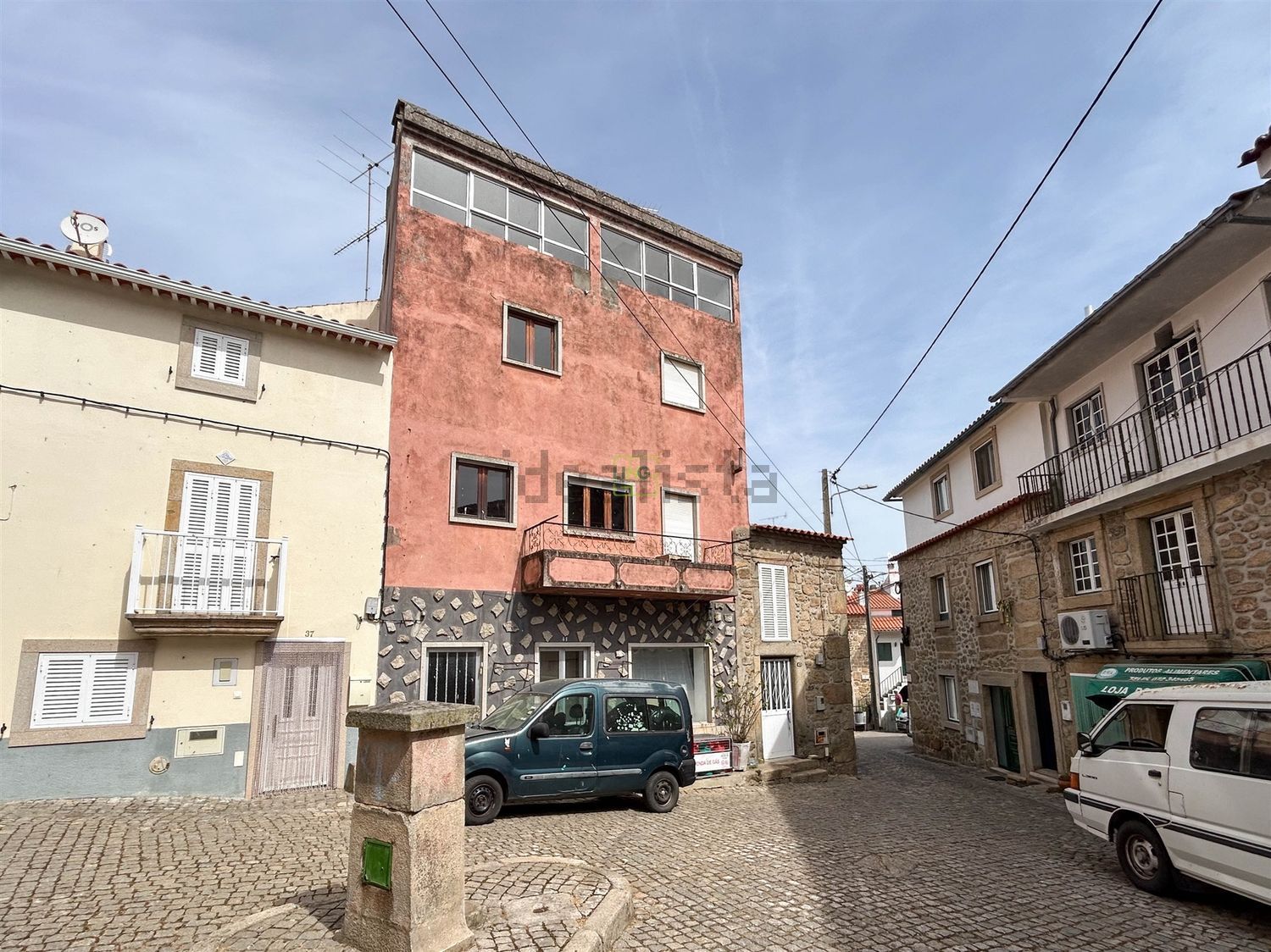 小楼房或独栋别墅出售在 São Miguel de Acha - 视线