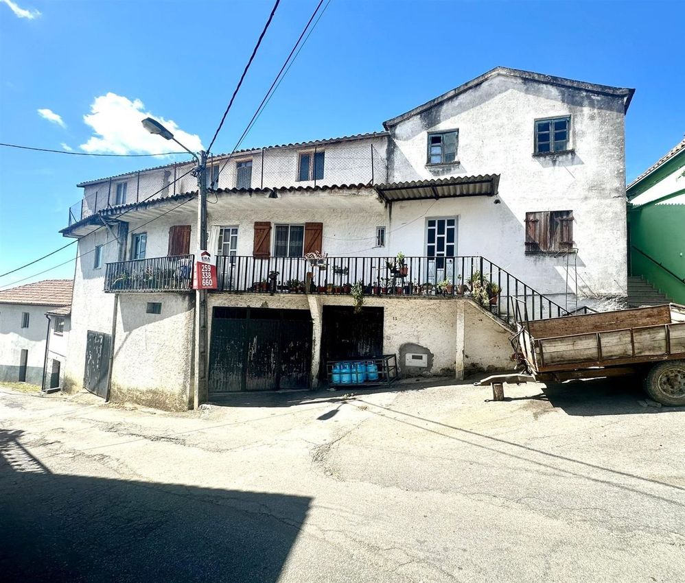 双拼别墅出售在 Abaças