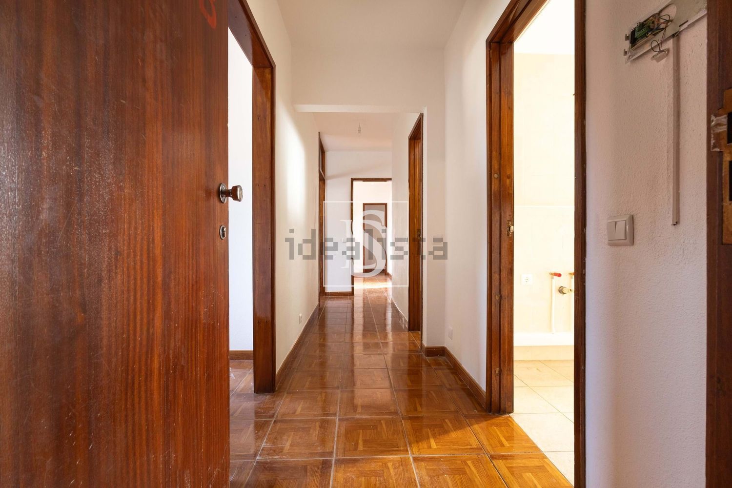 公寓 t3出售在Estrada do Olho de Água, 83800320 - 过道