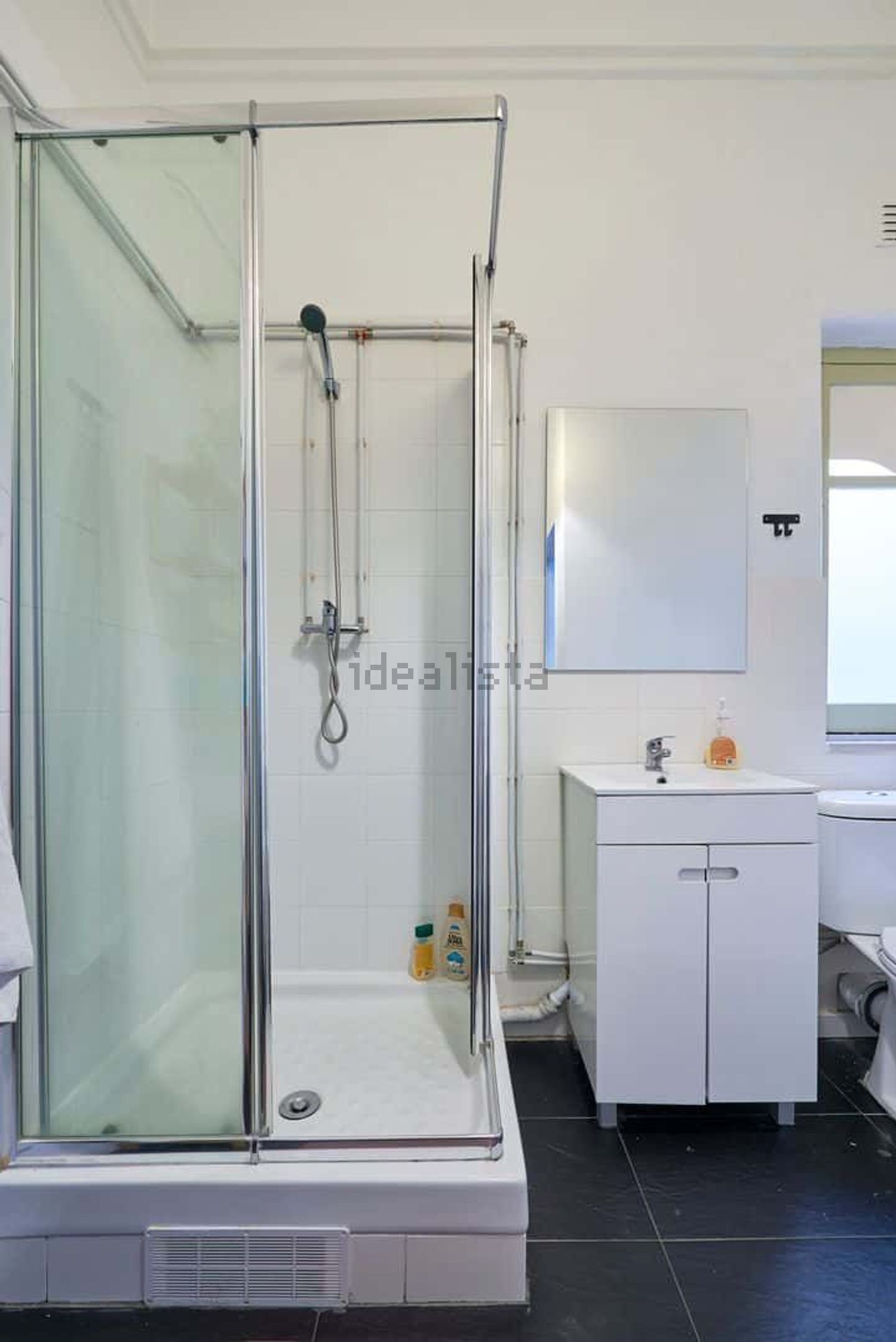 出租房间在Avenida Almirante Reis, 219 - 卫生间