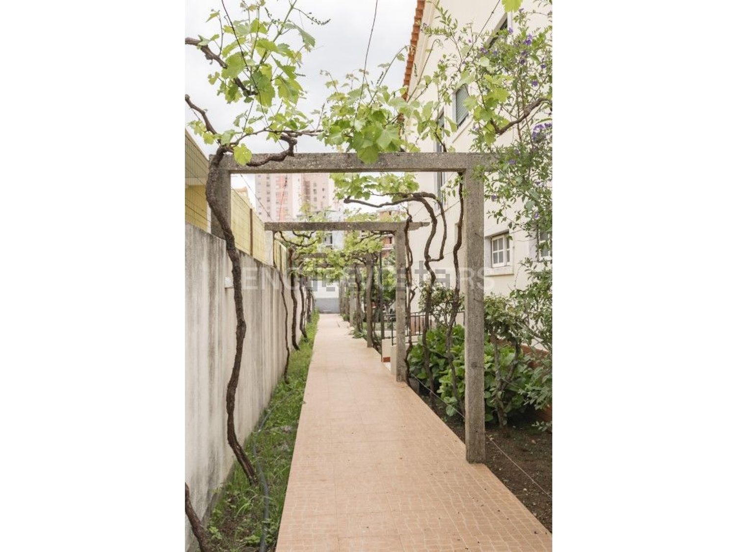 小楼房或独栋别墅出售在Rua das Granjas, 56 - 花园