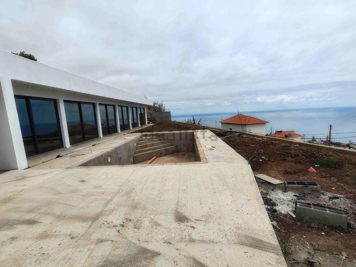 小楼房或独栋别墅出售在 Ribeira Brava - 视线