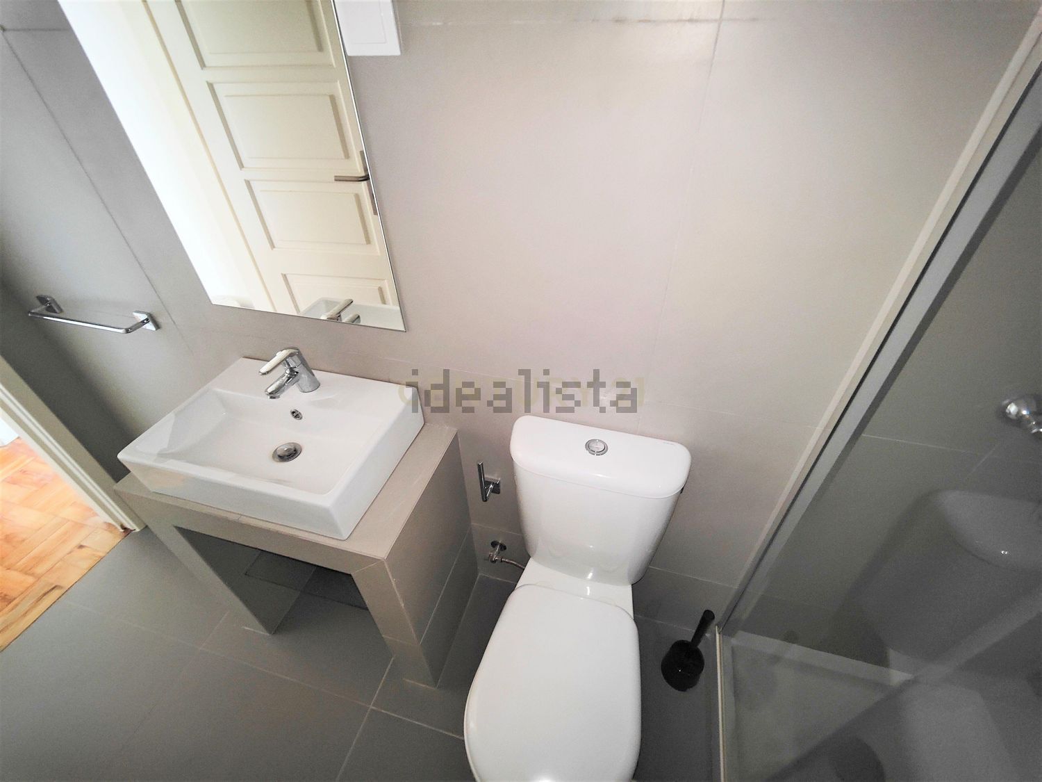 出租公寓 t2在Avenida Dom Rodrigo da Cunha, 15 - 卫生间