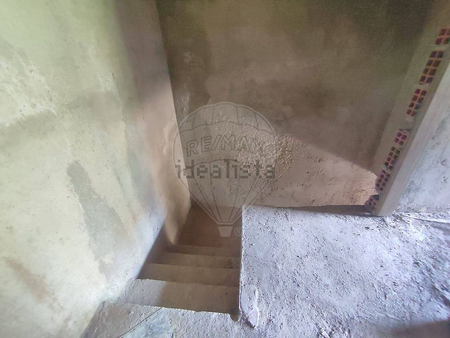 小楼房或独栋别墅出售在 Alcaide - 详情